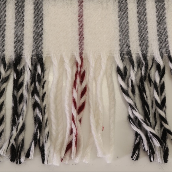 Burberry Nova-check Cashmere scarf - Picture 4 of 5